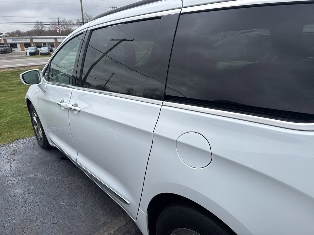 Used 2022 Chrysler Pacifica Limited image 45
