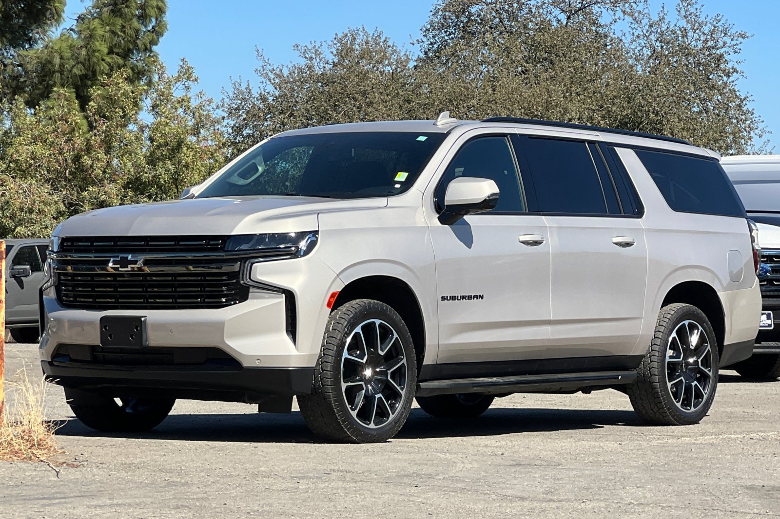 Used 2022 Chevrolet Suburban RST w/ Luxury Package AWD/4WD image 8