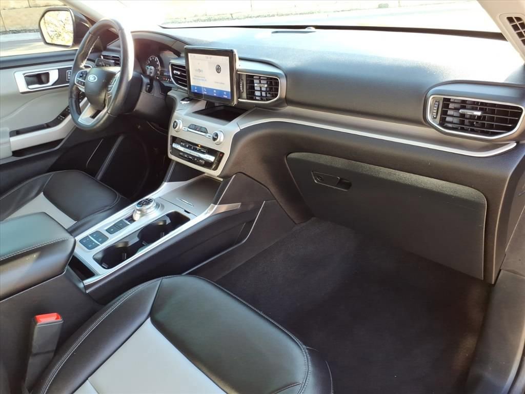 Certified 2024 Ford Explorer XLT w/ Equipment Group 202A image 7