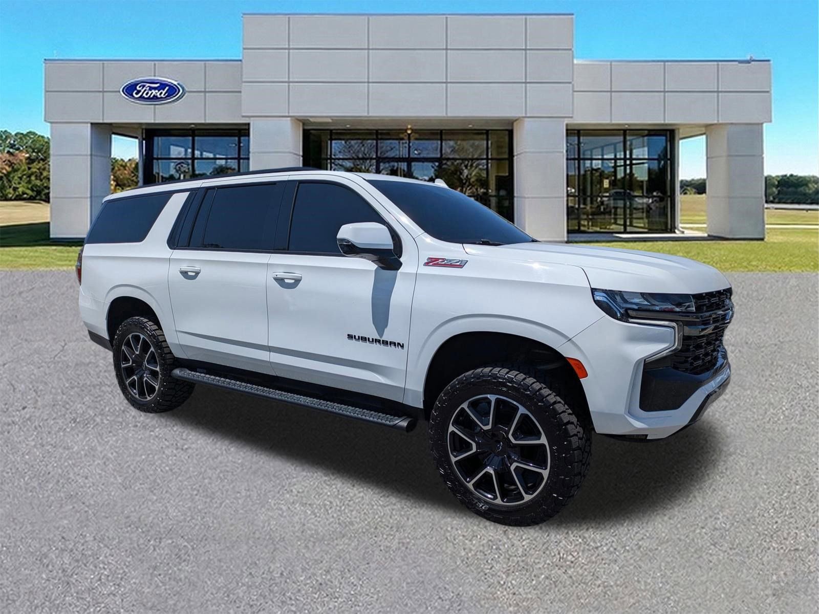 Used 2022 Chevrolet Suburban Z71 w/ Luxury Package image 4