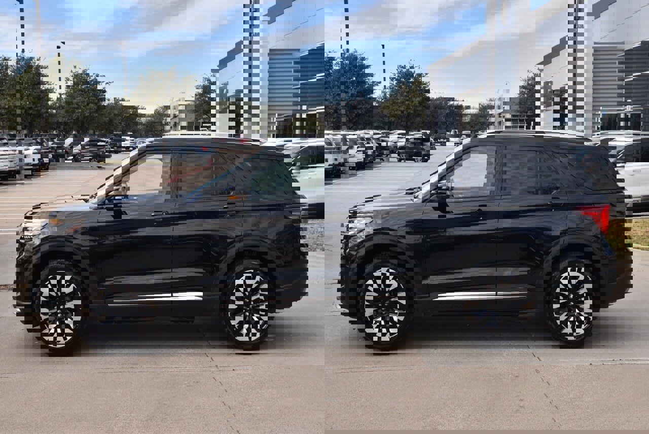 Certified 2025 Ford Explorer Platinum w/ LUX Leather Package image 12