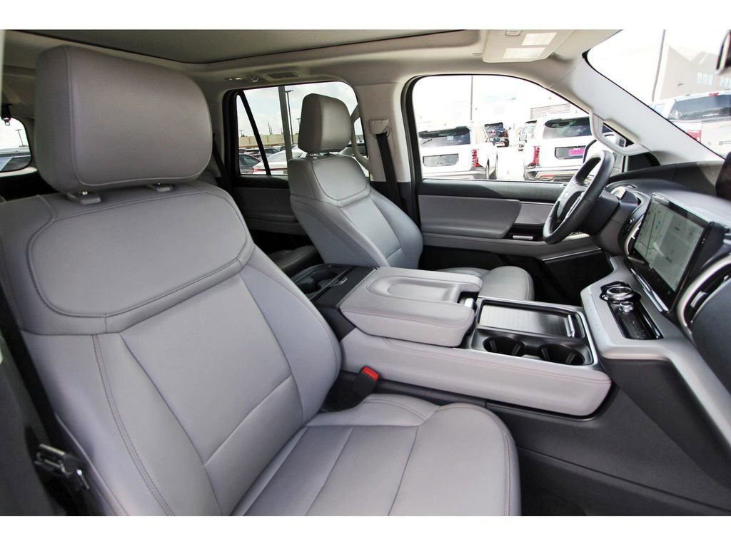 Certified 2025 Ford Expedition Active AWD/4WD image 27