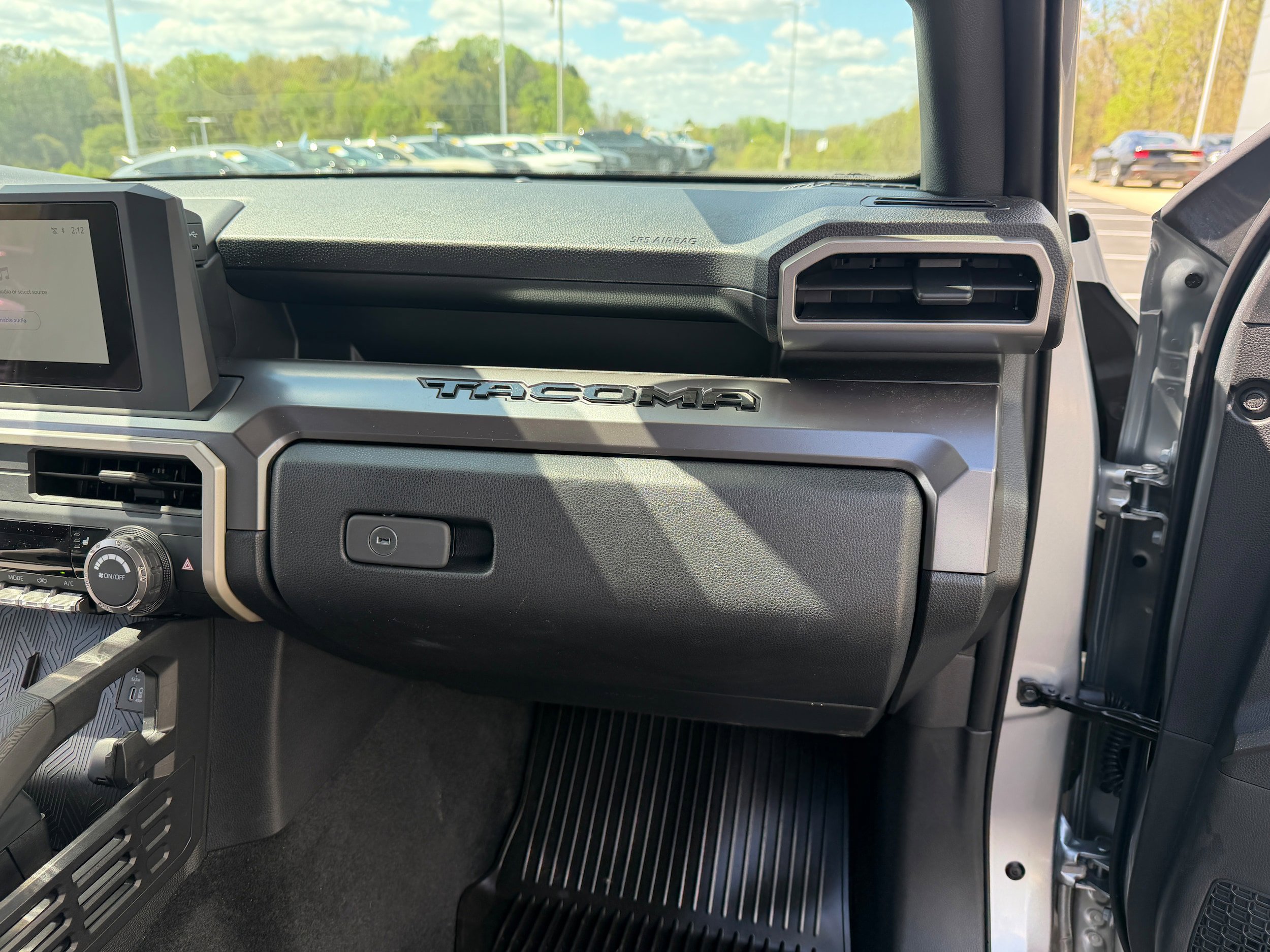 Used 2025 Toyota Tacoma SR5 AWD/4WD image 23