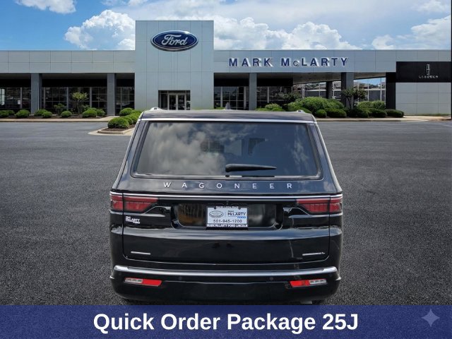Used 2023 Jeep Wagoneer L Series II w/ Premium Group I AWD/4WD image 4