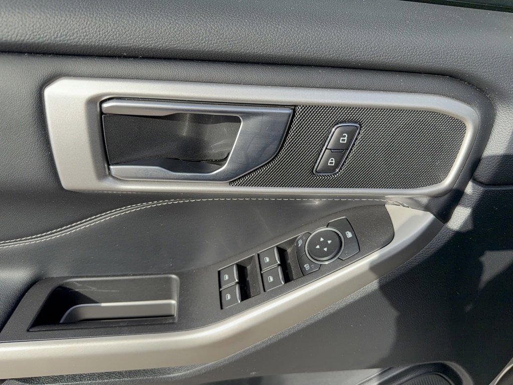 Certified 2023 Ford Explorer XLT image 9