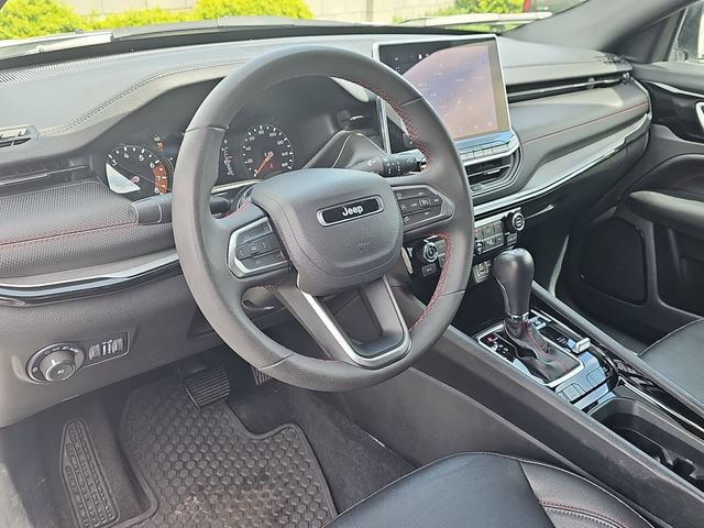 Used 2025 Jeep Compass Trailhawk AWD/4WD image 16