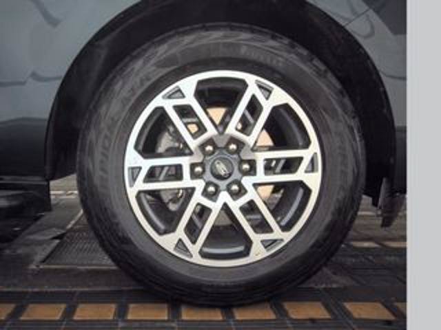 Certified 2025 Ford Expedition Active AWD/4WD image 7