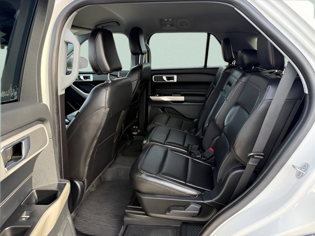 Certified 2022 Ford Explorer XLT w/ Equipment Group 202A AWD/4WD image 5
