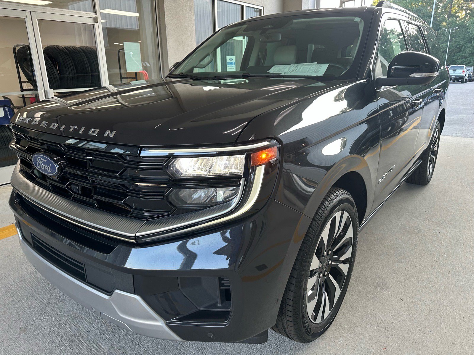 Certified 2025 Ford Expedition Platinum w/ Driver's Package AWD/4WD image 3