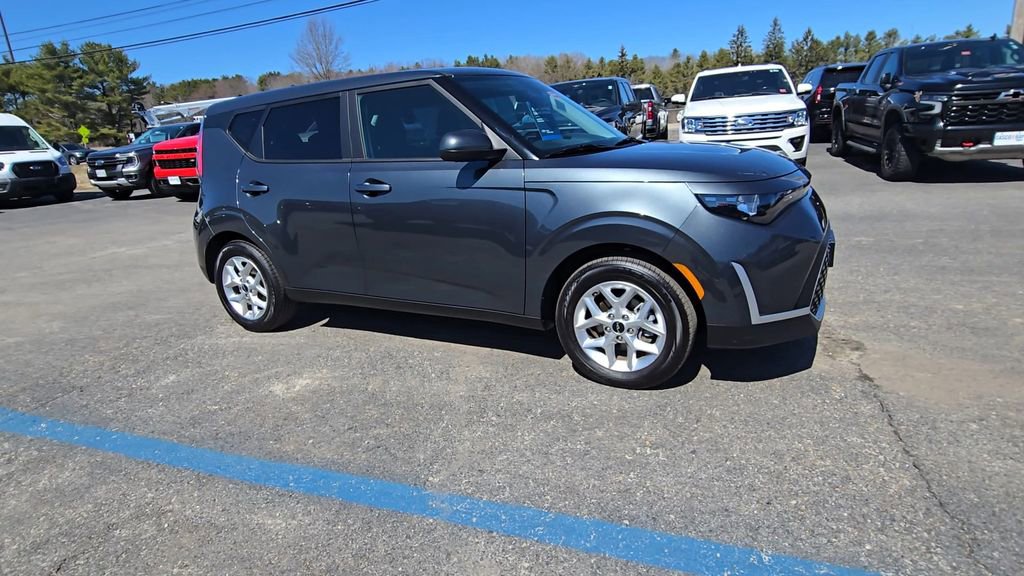 Used 2025 Kia Soul LX w/ LX Technology Package FWD image 20