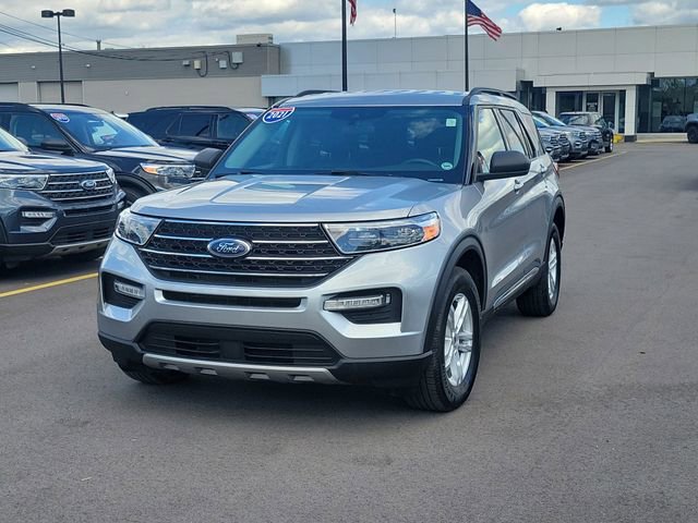 Certified 2021 Ford Explorer XLT w/ Equipment Group 202A AWD/4WD image 2