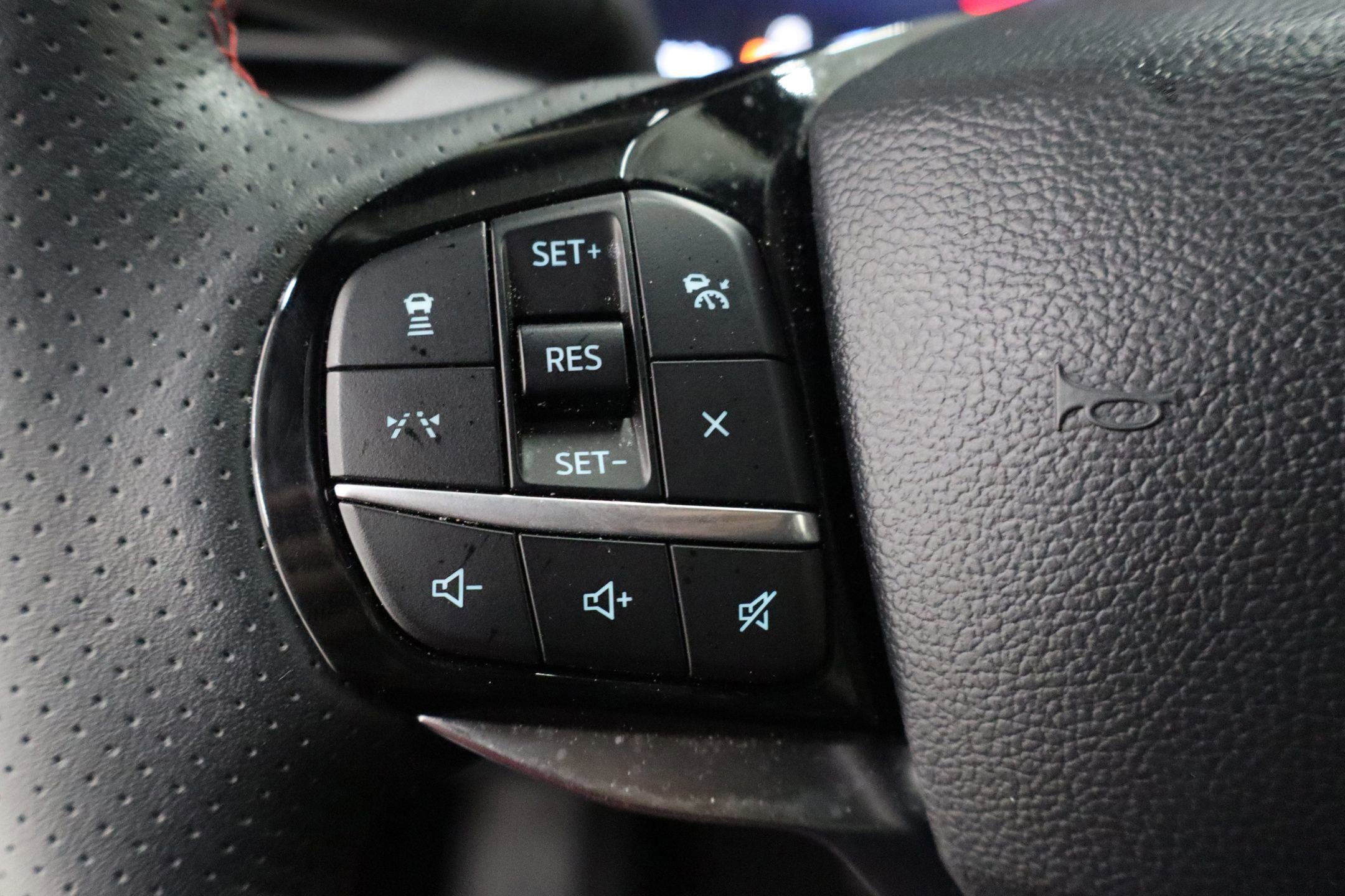 Certified 2025 Ford Explorer ST-Line w/ ST-Line Street Pack image 22