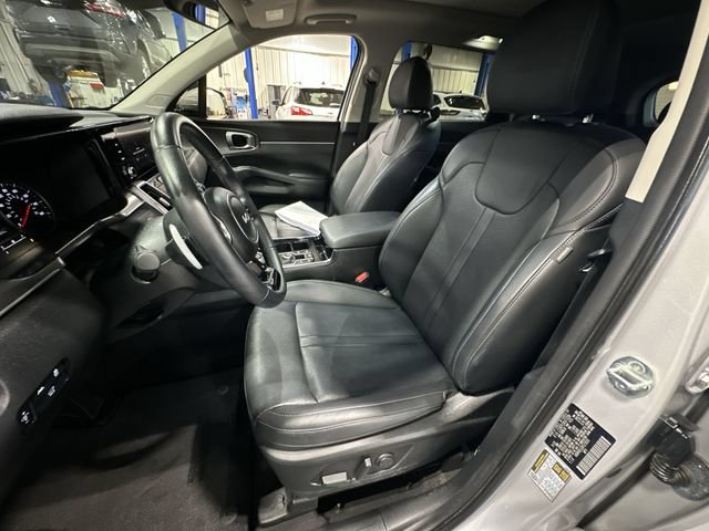 Used 2024 Kia Sorento EX w/ Panoramic Sunroof Package AWD/4WD image 17
