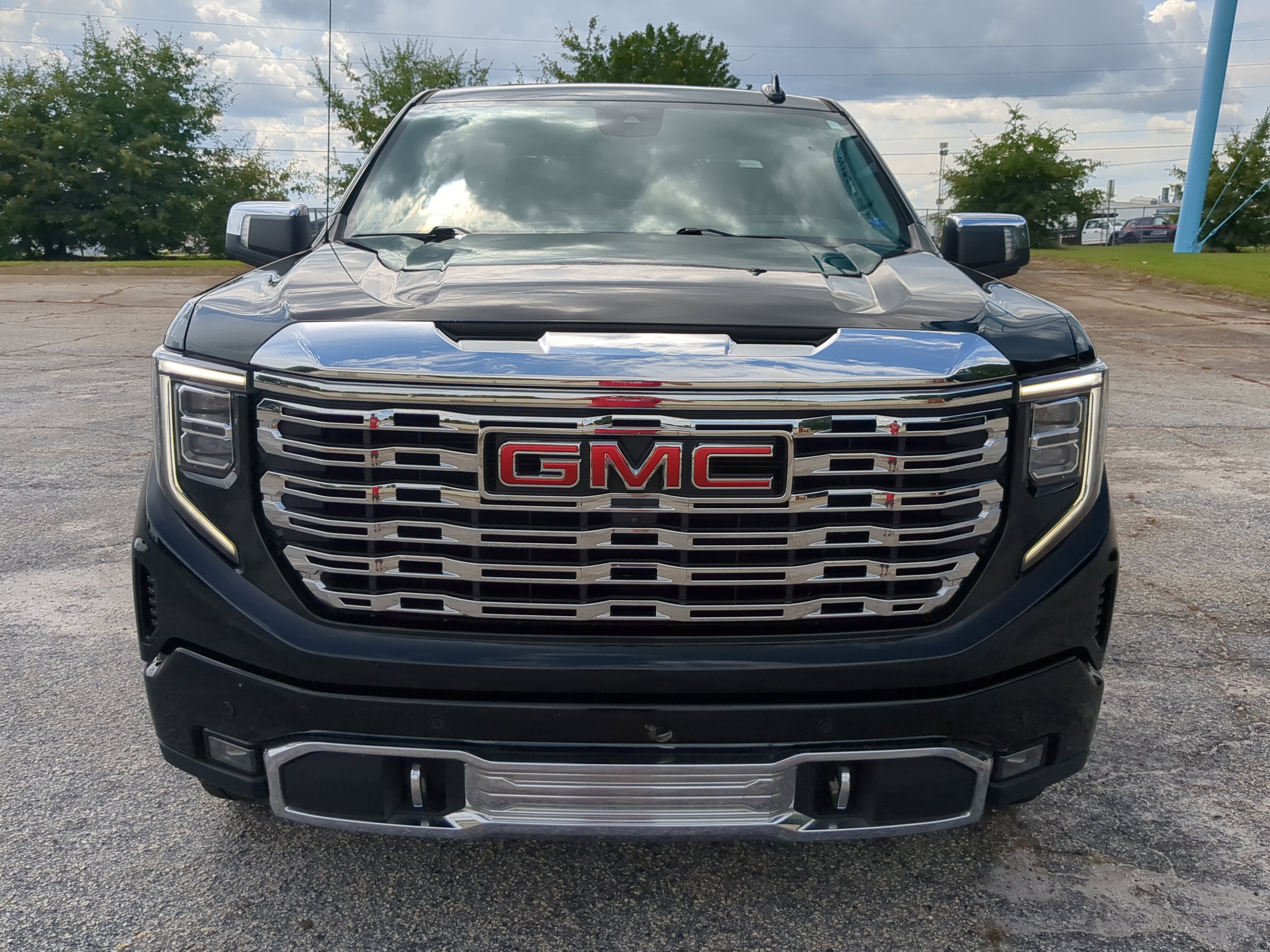 Used 2022 GMC Sierra 1500 Denali w/ Denali Reserve Package AWD/4WD image 7