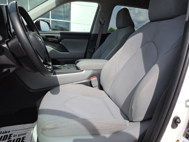 Used 2020 Toyota Highlander LE w/ Protection Package #3 FWD image 30