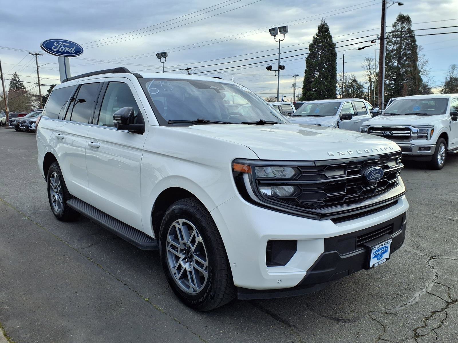 Certified 2025 Ford Expedition Active image 3