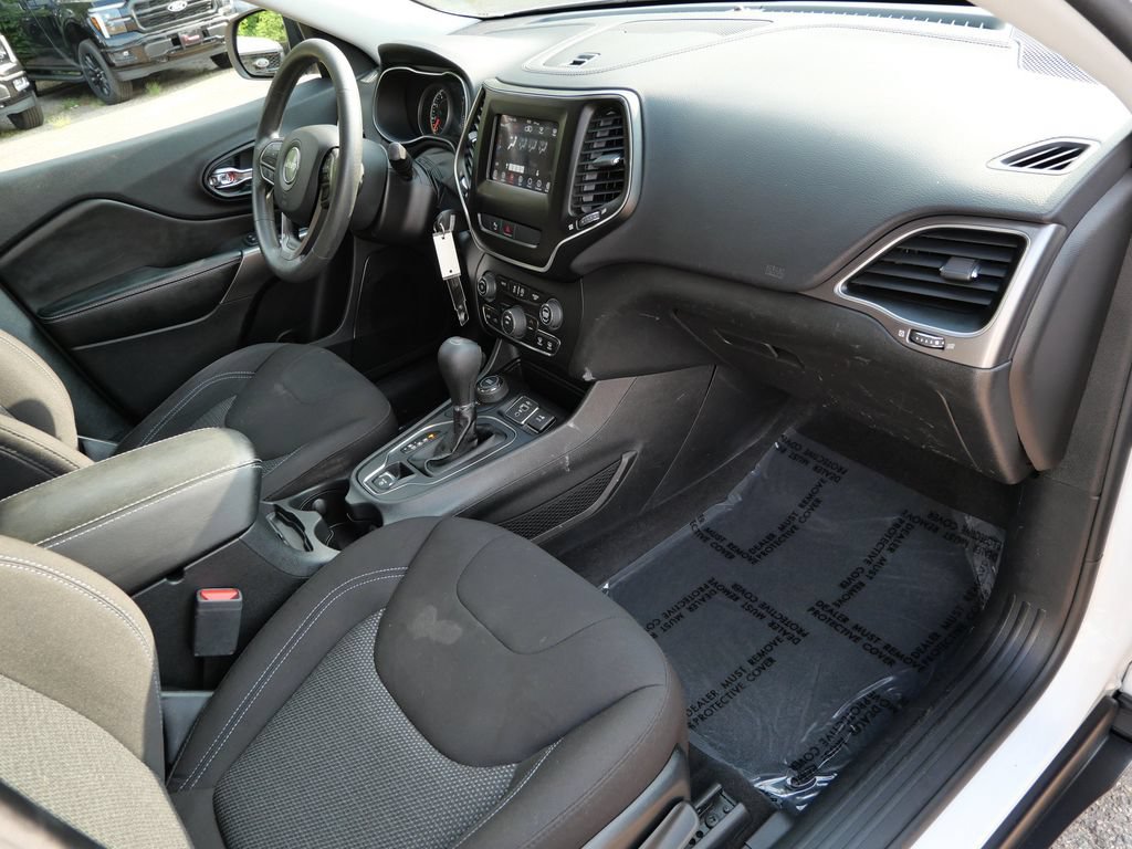 Used 2020 Jeep Cherokee Latitude w/ Safety Group AWD/4WD image 11