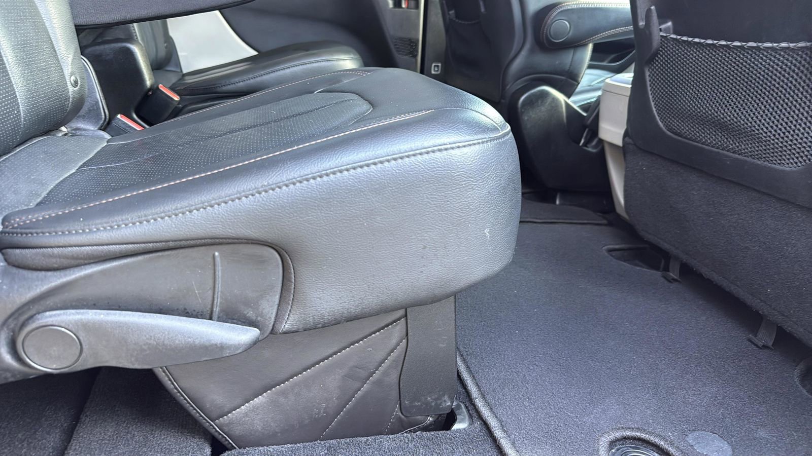 Used 2020 Chrysler Pacifica Touring-L FWD image 27