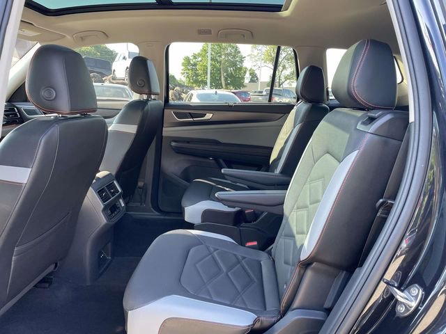 Used 2024 Volkswagen Atlas Peak Edition SEL AWD/4WD image 12