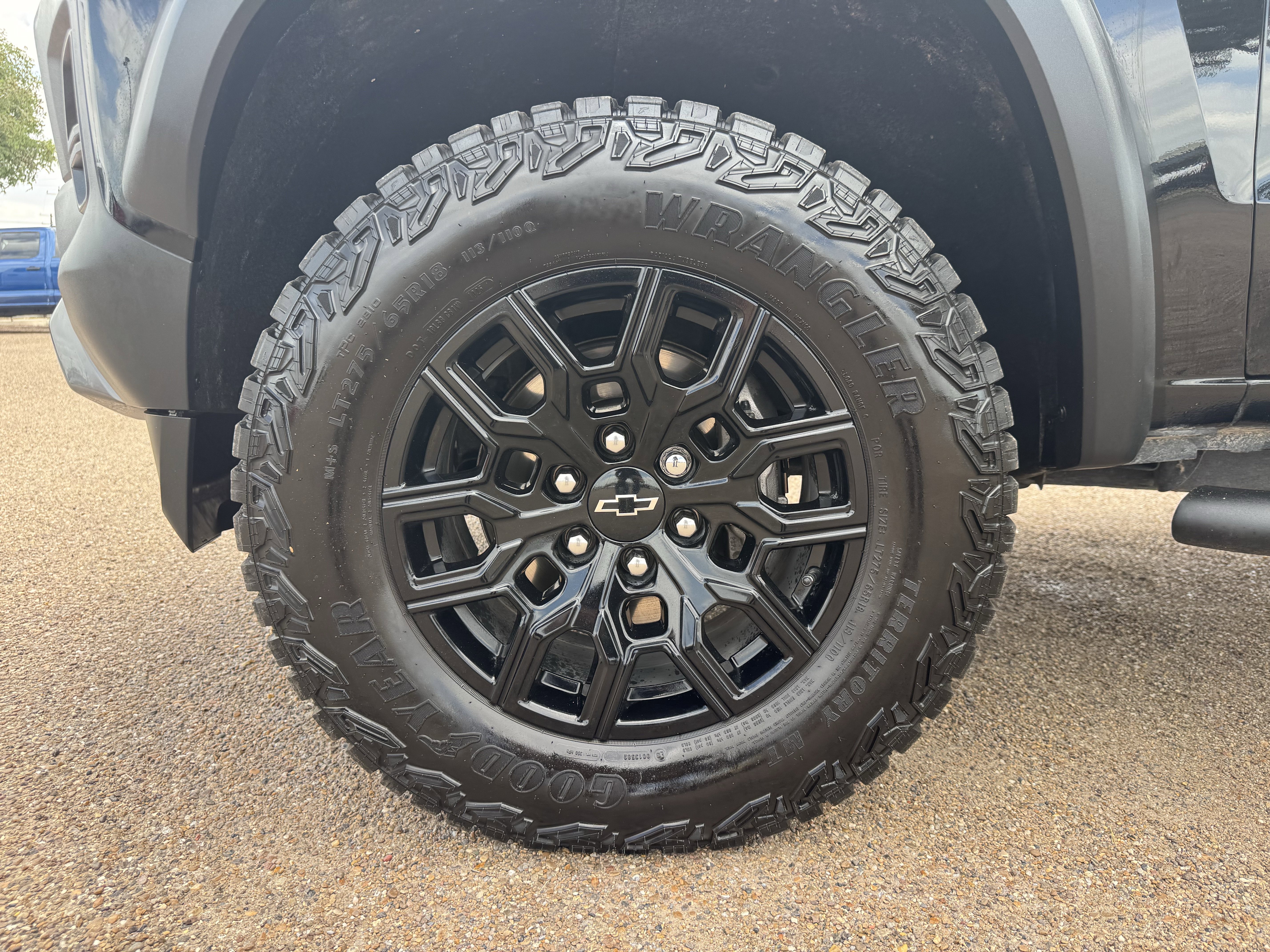 Used 2025 Chevrolet Colorado Trail Boss AWD/4WD image 7