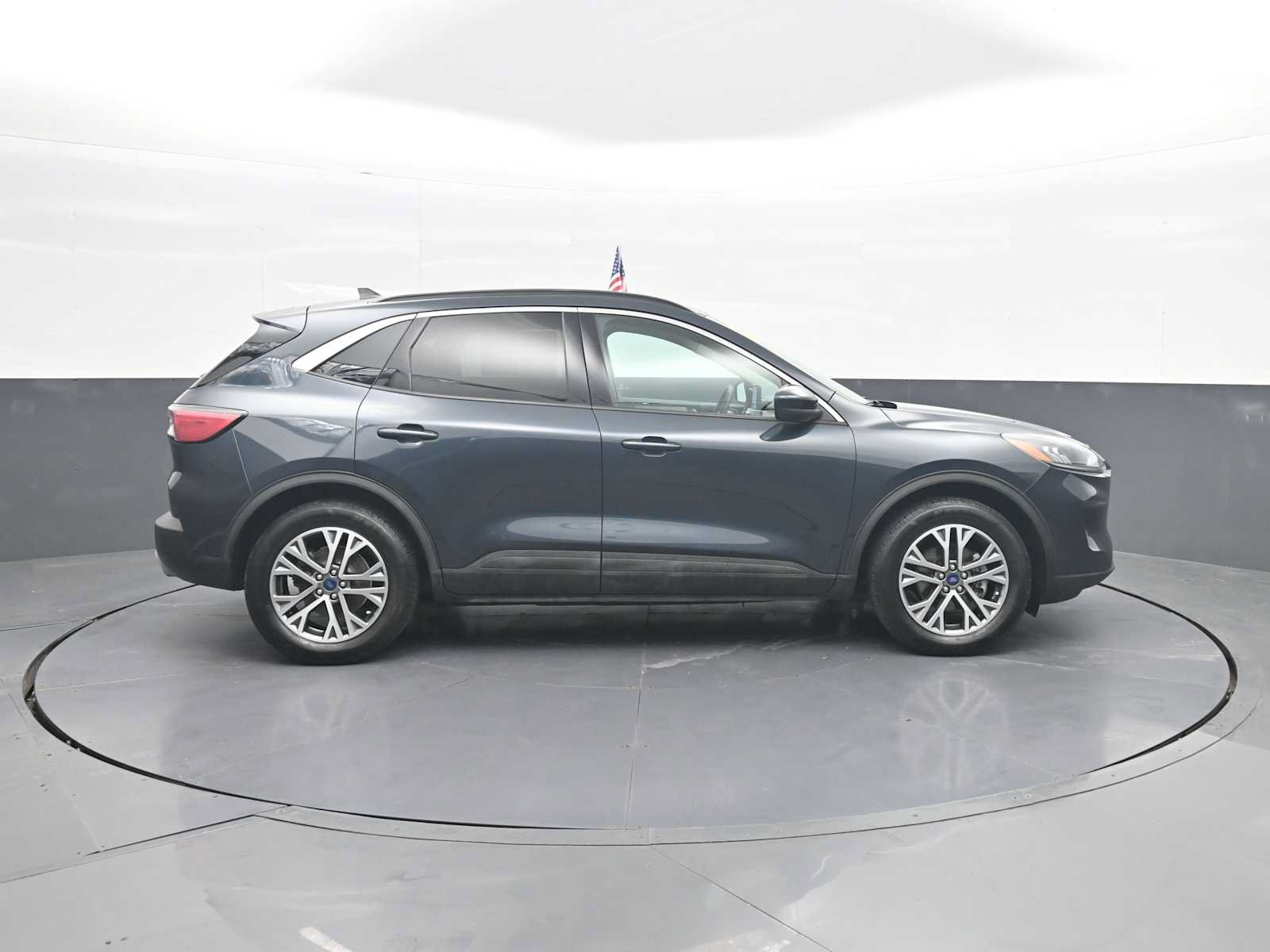 Certified 2022 Ford Escape SEL w/ Technology Package AWD/4WD image 9