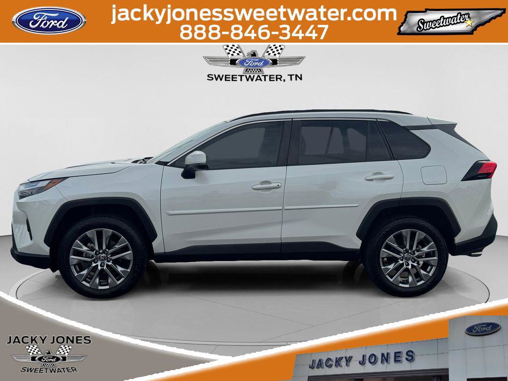 Used 2022 Toyota RAV4 XLE Premium image 2