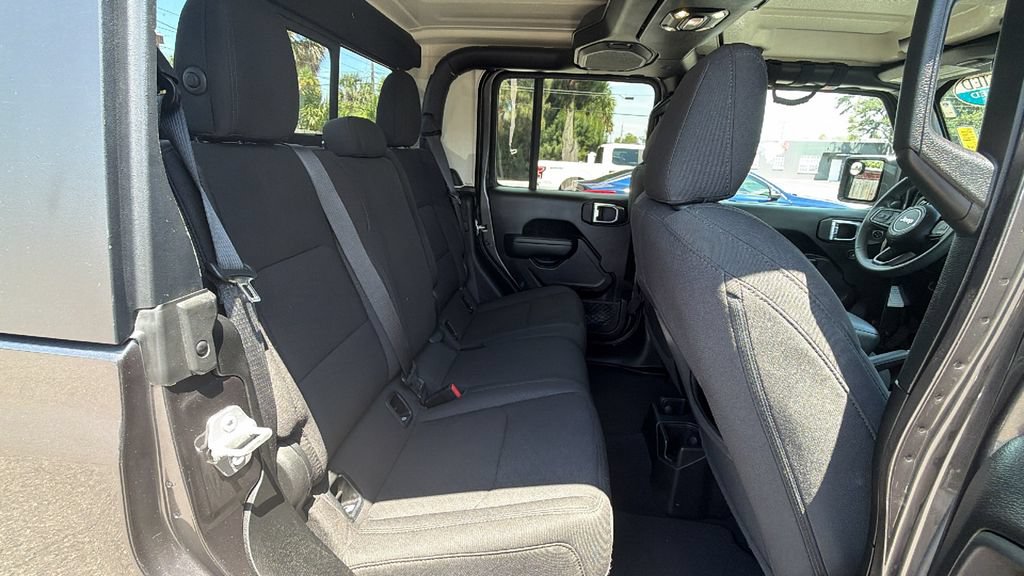 Used 2023 Jeep Gladiator Sport AWD/4WD image 28
