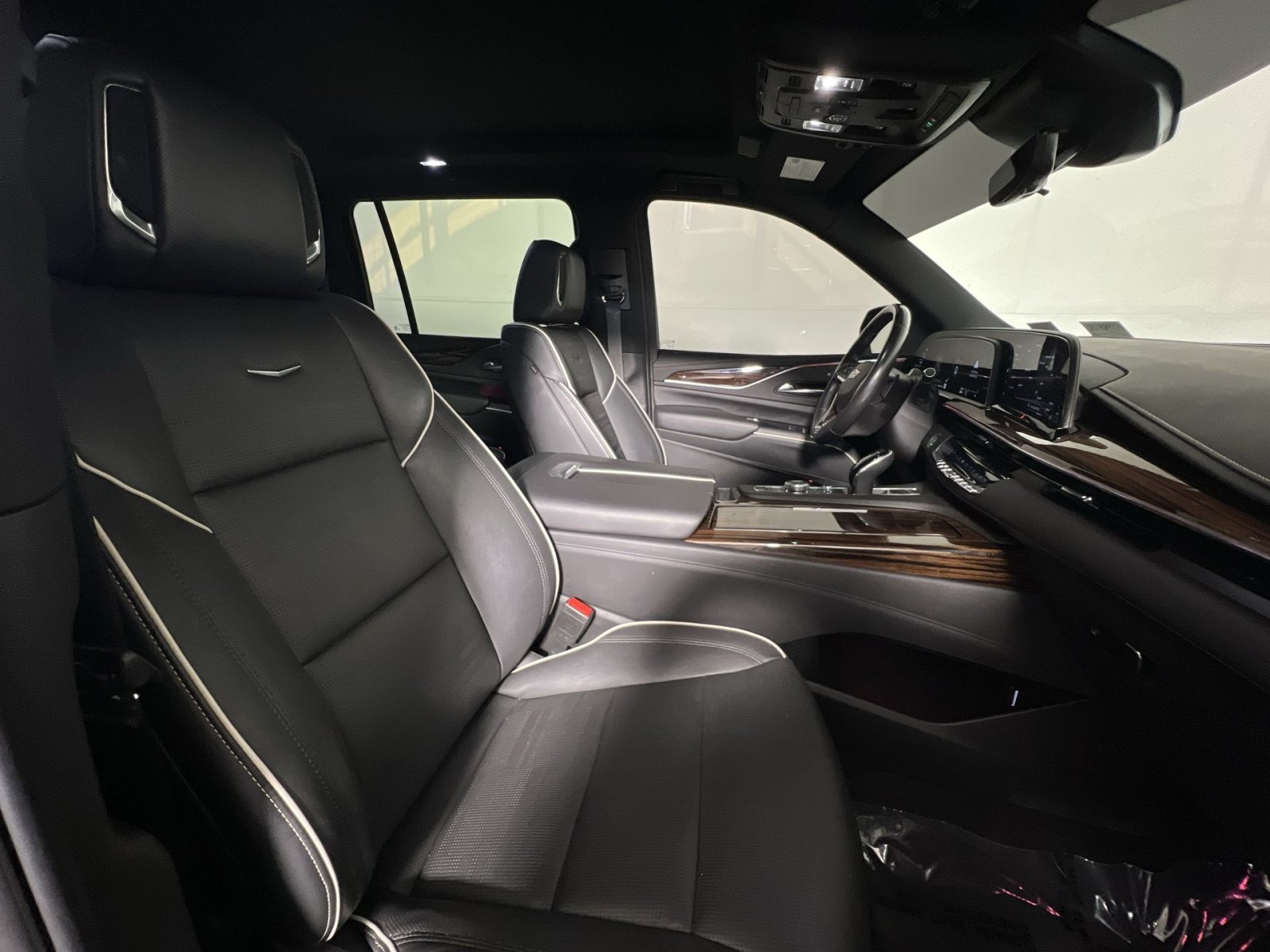 Used 2023 Cadillac Escalade ESV Premium Luxury AWD/4WD image 28