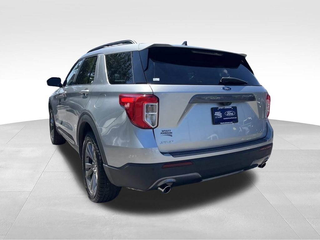 Certified 2021 Ford Explorer XLT w/ Equipment Group 202A AWD/4WD image 6