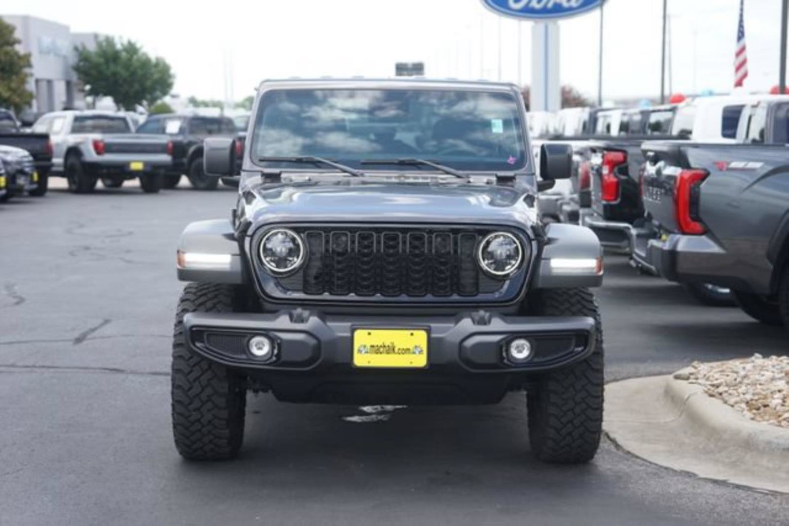 Used 2025 Jeep Wrangler Unlimited Sport AWD/4WD image 3