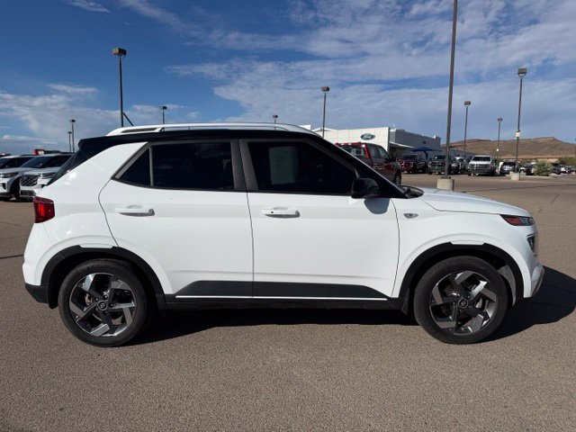 Used 2024 Hyundai Venue Limited FWD image 4