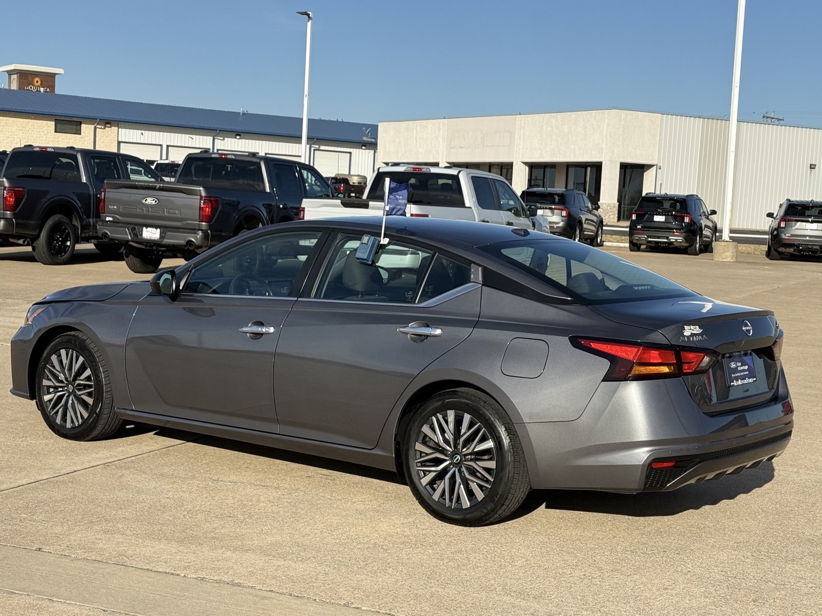 Used 2024 Nissan Altima 2.5 SV image 13