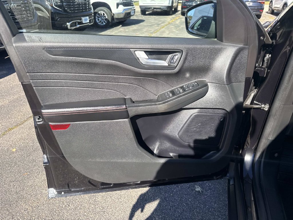Certified 2023 Ford Escape ST-Line AWD/4WD image 17