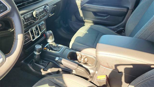 Used 2025 Jeep Wrangler Unlimited Sahara image 14