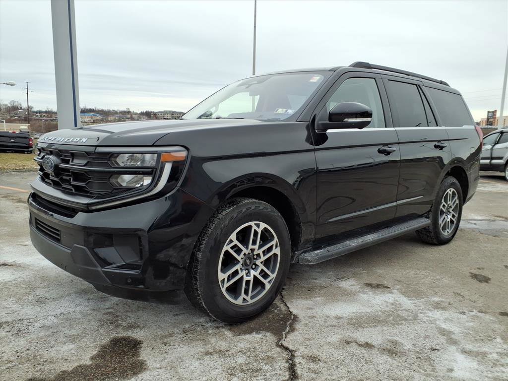 Certified 2025 Ford Expedition Active image 3