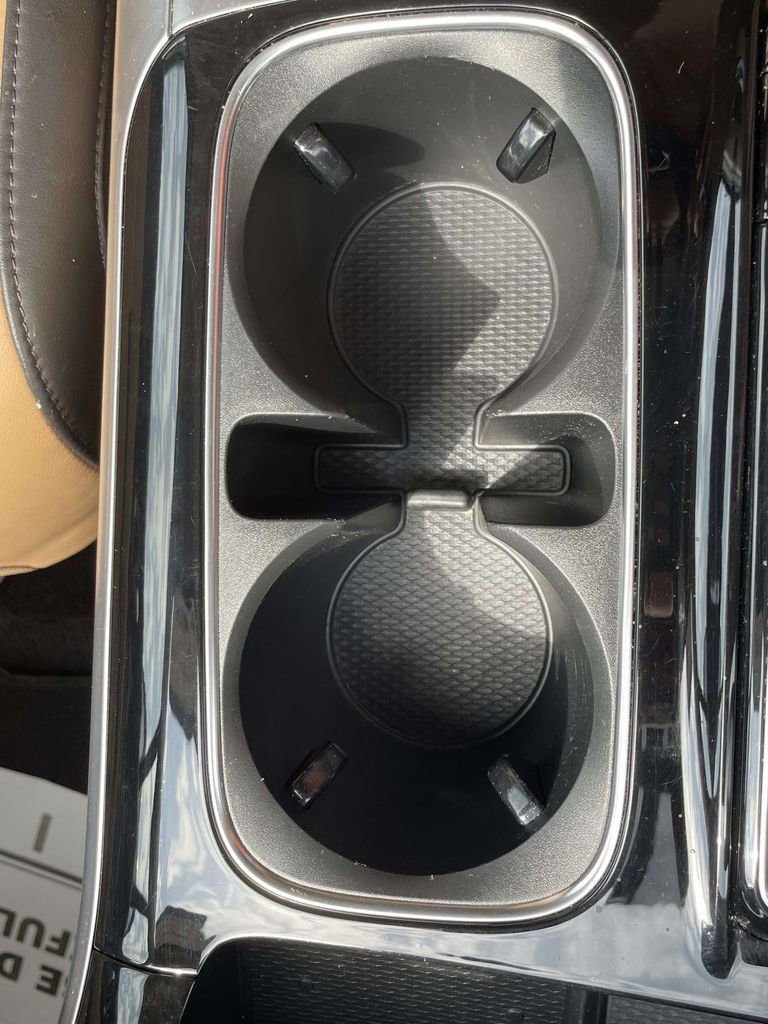 Used 2024 Kia Carnival EX image 18