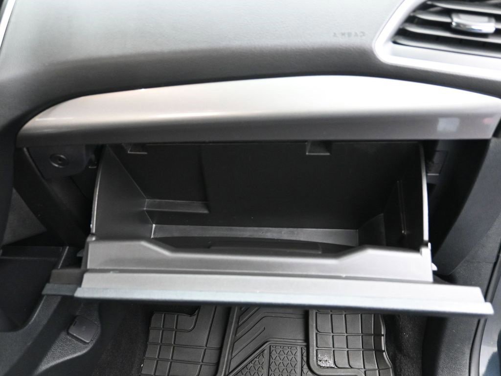 Certified 2022 Ford Edge SE w/ Black Appearance Package image 54