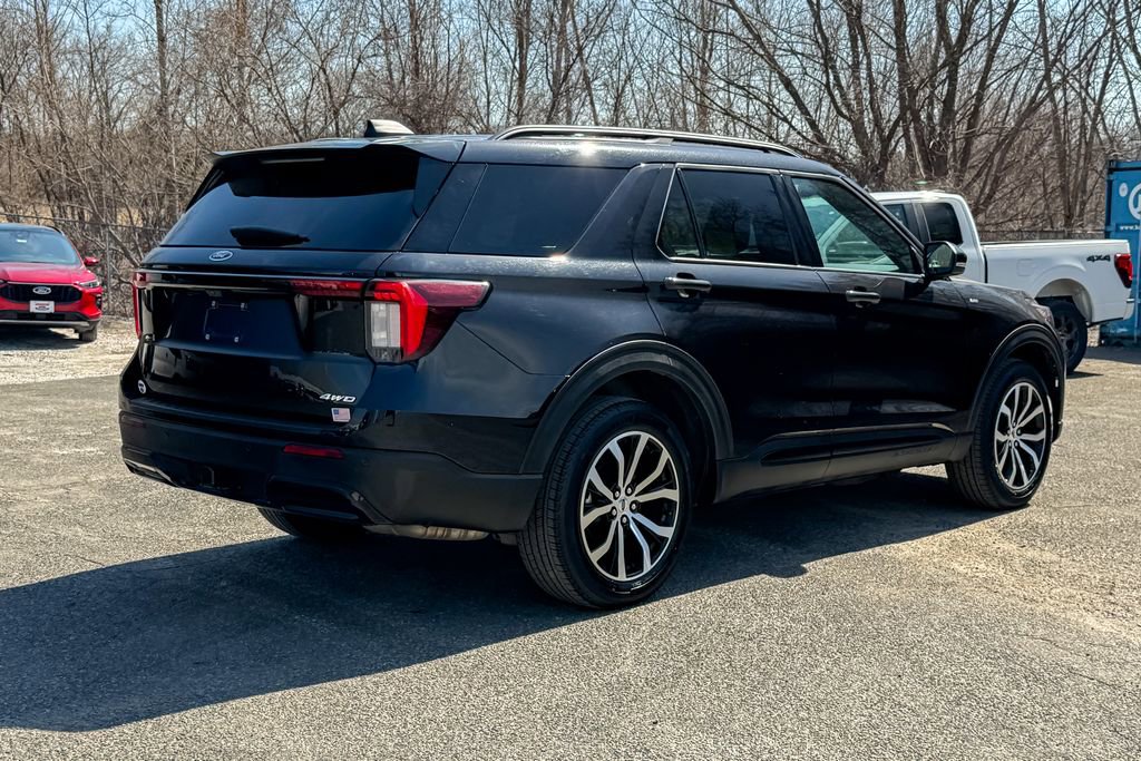 Certified 2025 Ford Explorer ST-Line AWD/4WD image 3