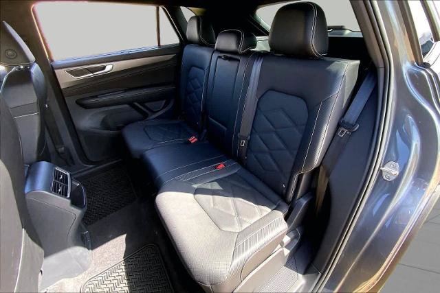 Used 2025 Volkswagen Atlas Cross Sport SE FWD image 21