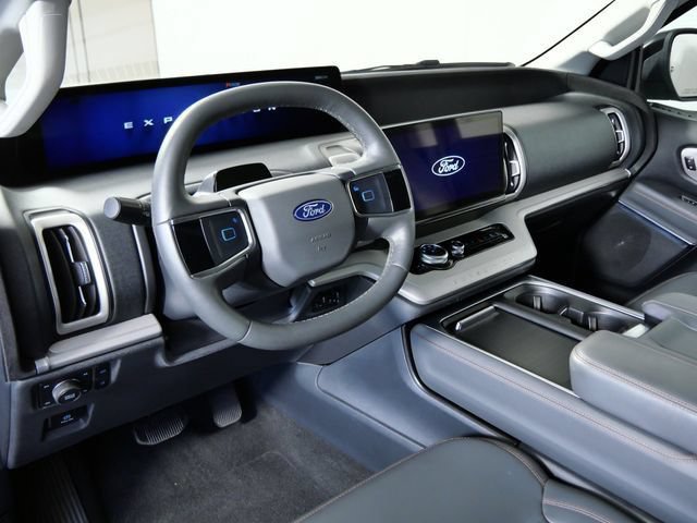 Certified 2025 Ford Expedition Active AWD/4WD image 3