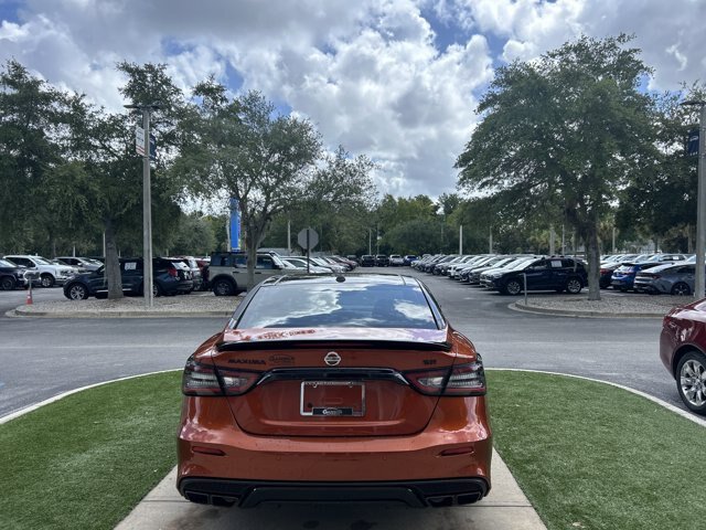 Used 2022 Nissan Maxima SR w/ Sport Mat Group FWD image 4