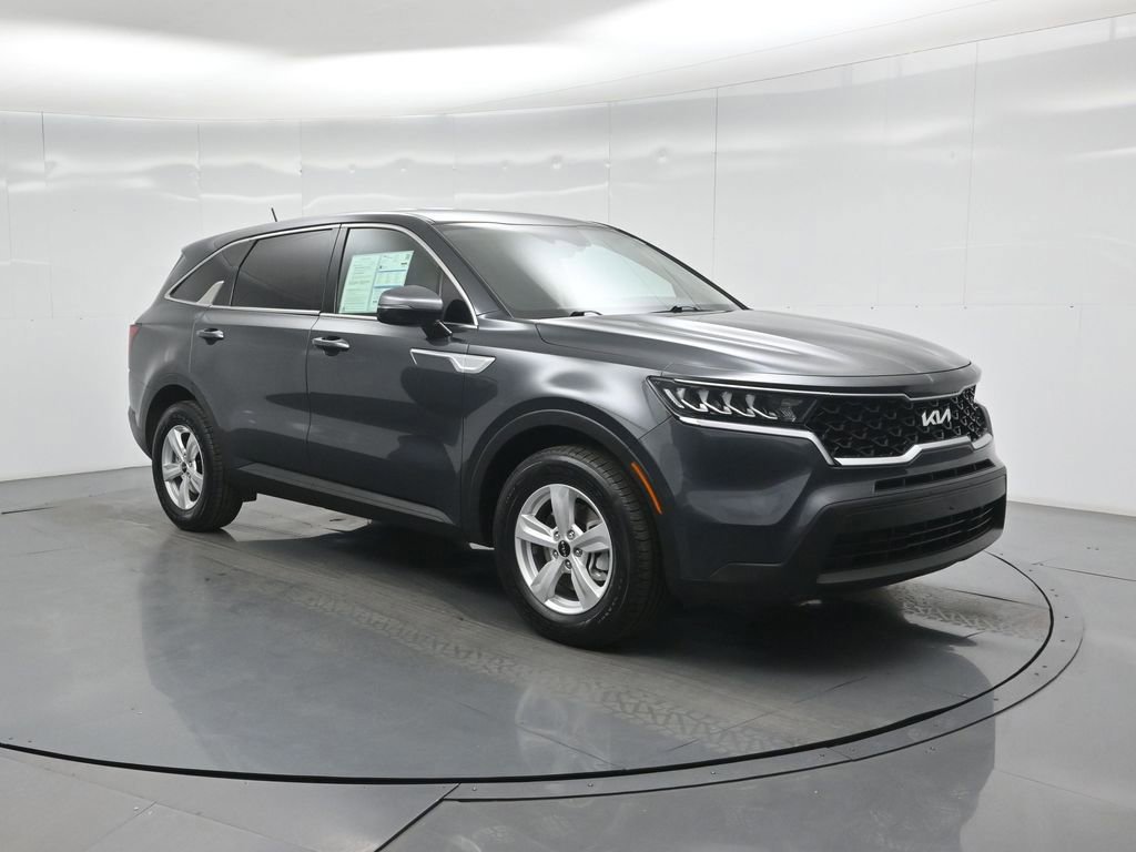 Used 2023 Kia Sorento LX image 9