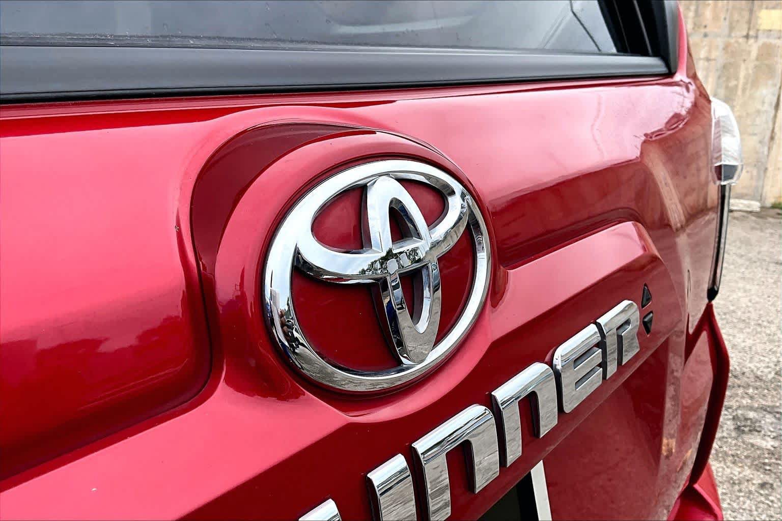 Used 2021 Toyota 4Runner SR5 RWD image 31