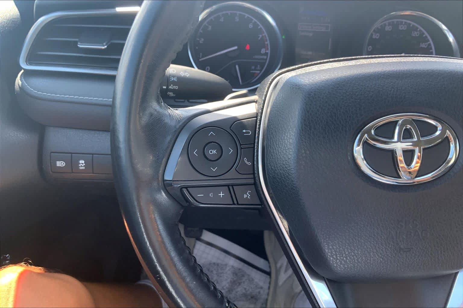 Used 2019 Toyota Camry SE w/ Convenience Package FWD image 24