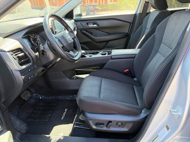 Used 2025 Nissan Rogue SV AWD/4WD image 17