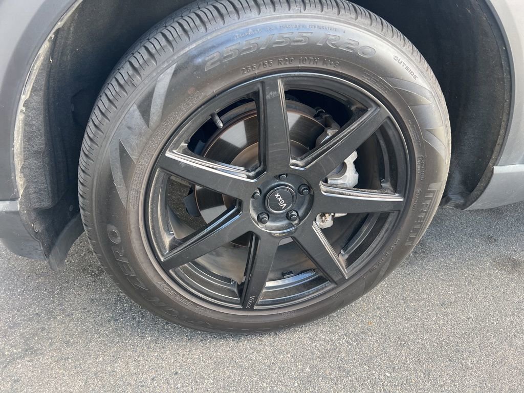 Certified 2021 Ford Explorer XLT w/ Equipment Group 202A image 9