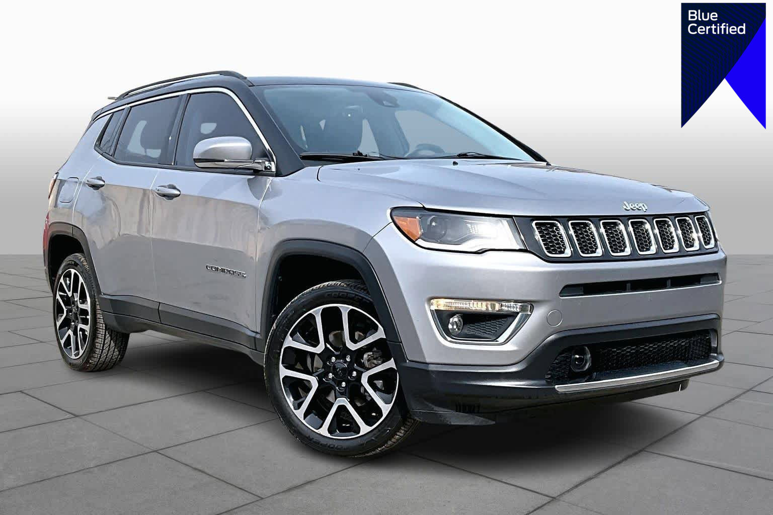 Used 2017 Jeep Compass Limited image 1