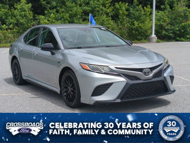 Used 2019 Toyota Camry SE FWD image 2