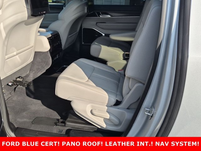 Used 2023 Jeep Wagoneer L Series III w/ Premium Group I AWD/4WD image 25