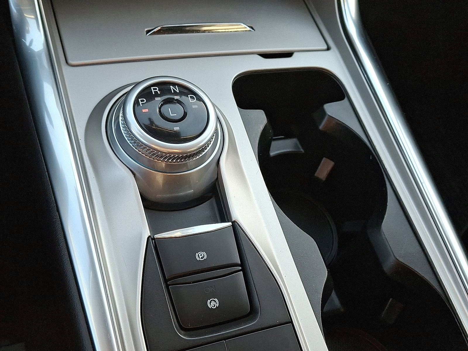 Certified 2022 Ford Explorer XLT w/ Equipment Group 202A image 15